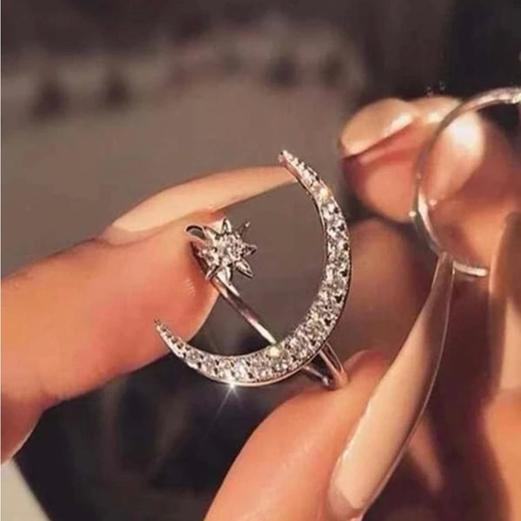 💖5 items for $25 Sale!💖 Rhinestone Moon & Star Cuff Ring - Picture 2 of 6